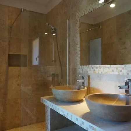 別荘 Attractive Holiday With Private Pool, Solenzara *